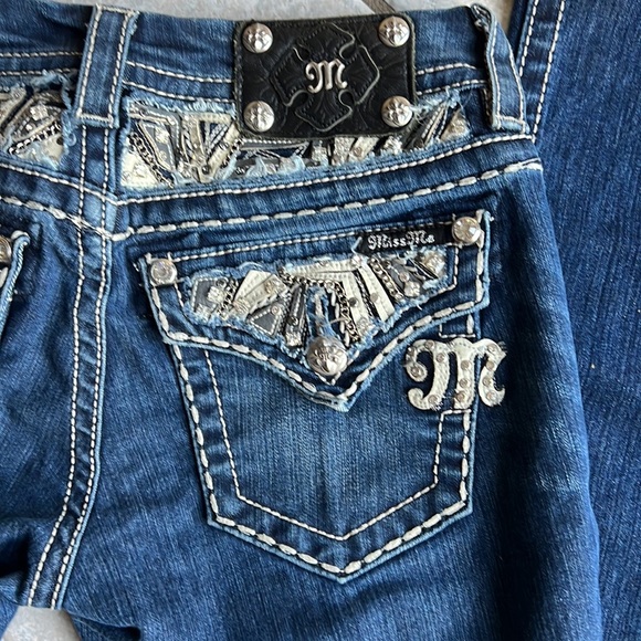 Miss Me Signature Rise Slim Boot jeans size W26 with an inseam of 37 - Picture 3 of 4